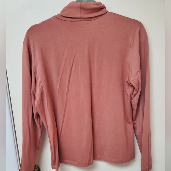 Suzanne Somers Soft Suede Shawl & Matching turtleneck shirt - Picture 6 of 7